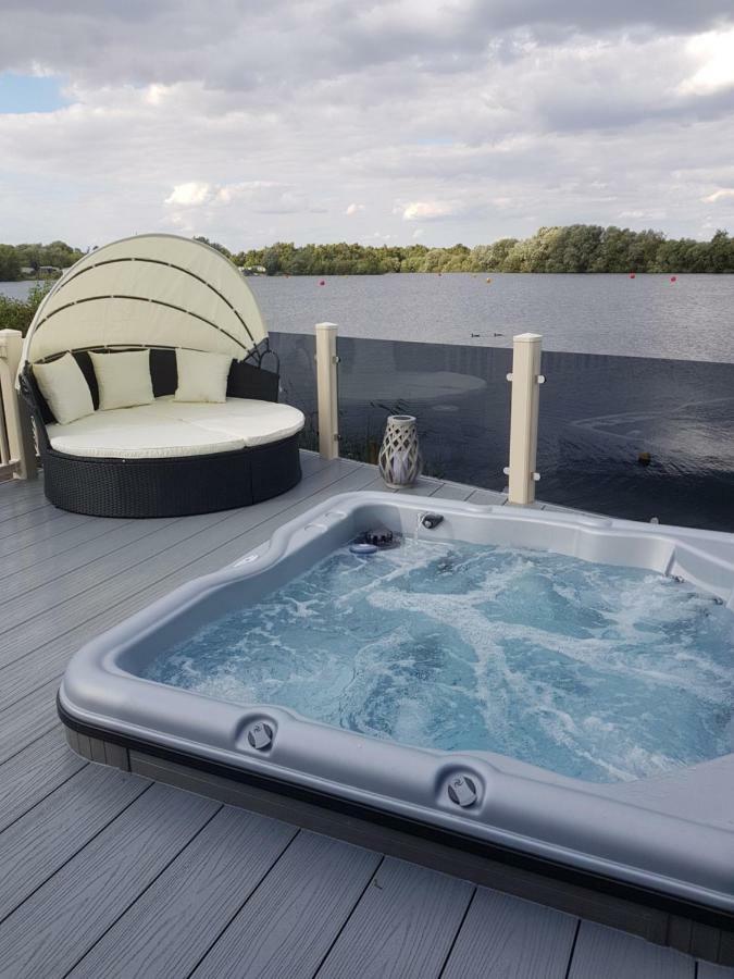 Dees Hot Tub Breaks At Tattershall Lakes Jet Ski 4 Luaran gambar